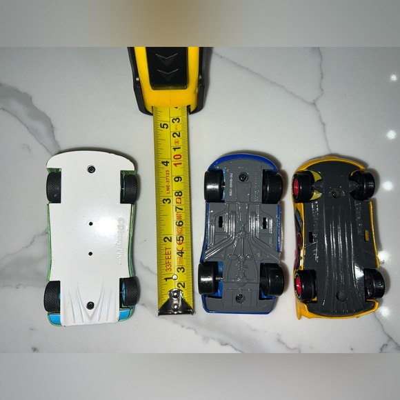 1:43 diecast fabulous lightning McQueen #95 Cruz Carla Veloso Disney Pixar Cars - Picture 6 of 6